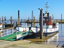 Fähranleger am Hafen von Ditzum
